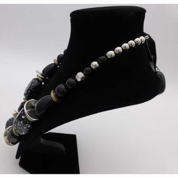 New In Package. Necklace and Earring Set: Black Chunky Necklace and Earrings - Picture 3 of 6